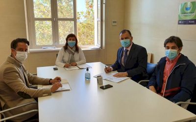 La concejala Isabel Lozano ha firmado hoy el acuerdo con SOS Odontología y con el Colegio Profesional de Técnicos Superiores Sanitarios de la Comunitat Valenciana.